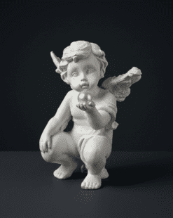 ангел с жемчужиной