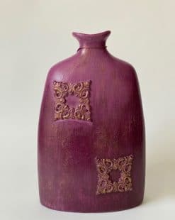 ваза вишнёвого цвета