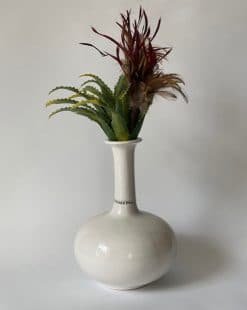 ваза белая интерьерная