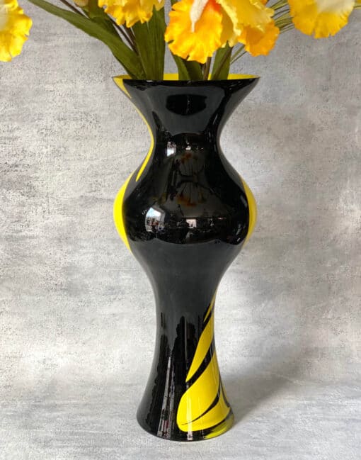 чёрная высокая ваза из стекла в минске