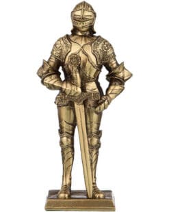 статуэтка рыцарь с мечом