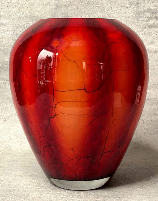необычная стеклянная ваза