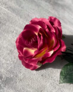 искусственные розы в напольную вазу