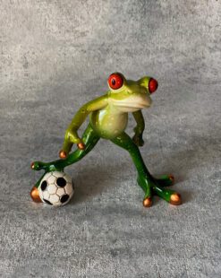 статуэтка лягушка футболист