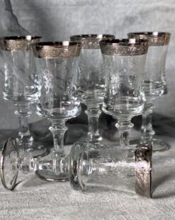 шикарные бокалы с серебряной отделкой