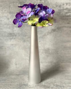 стильная ваза из металла