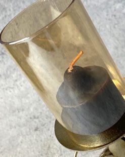 подсвечник со свечой из стекла и металла лилия