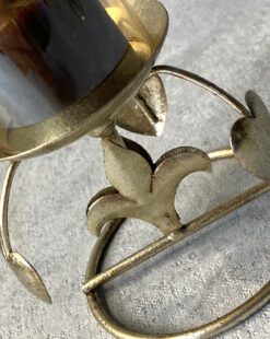 красивый подсвечник с лилией и сердечками