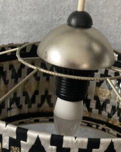 красивый винтажный торшер