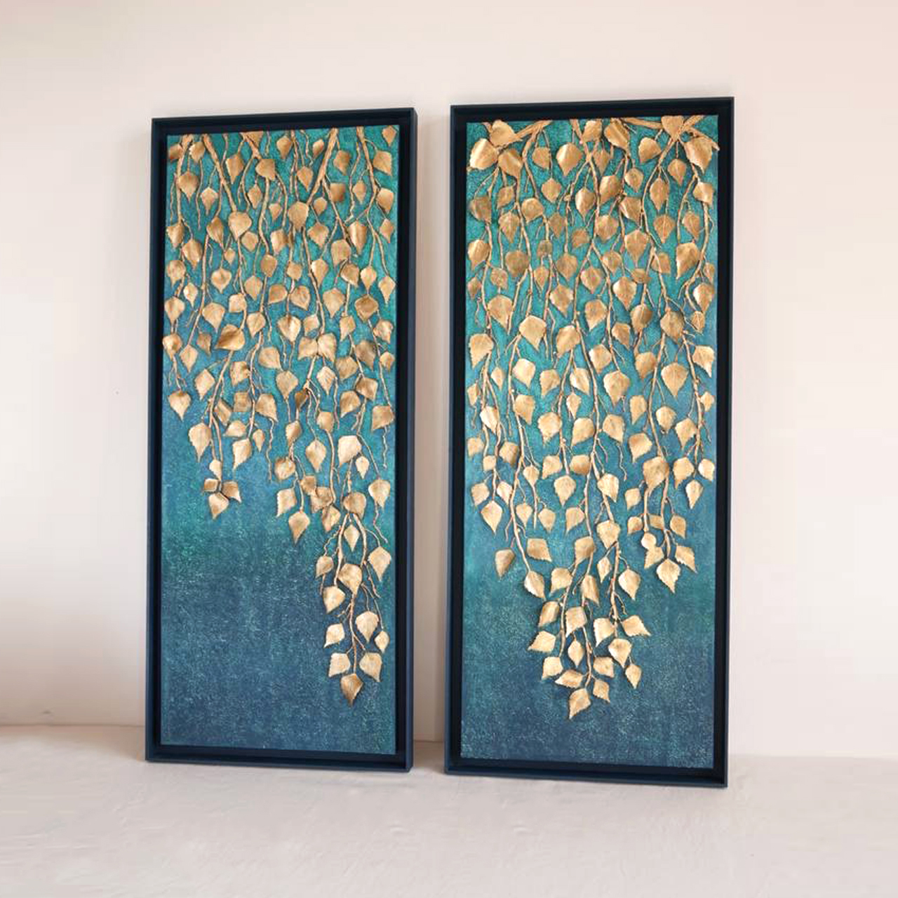 Картина ручной работы с объемными золотыми листьями березы на бирюзовом фоне диптих