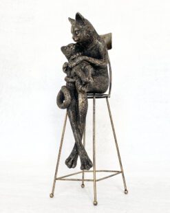 Alternative view of Статуэтка Кошка с котенком в барном кресле
