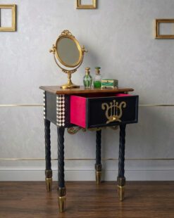 столик Алиса в Стране чудес