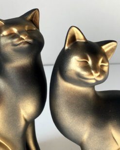 Две интерьерные статуэтки кошек в матовом черном исполнении