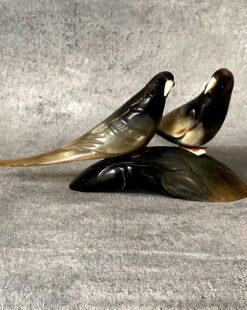 Пара неразлучников из рога, интерьерная скульптура, винтаж 1970-х годов.