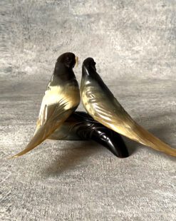 Скульптура птиц из рога, коллекционный подарок, резьба по кости и рогу.